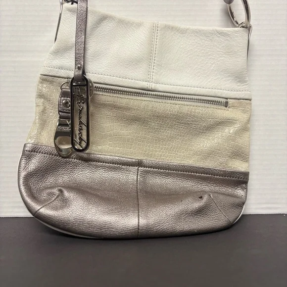 B MAKOWSKY METALLIC SILVER SOFT LEATHER HOBO STYLE HANDBAG - A8 - Picture 1 of 11